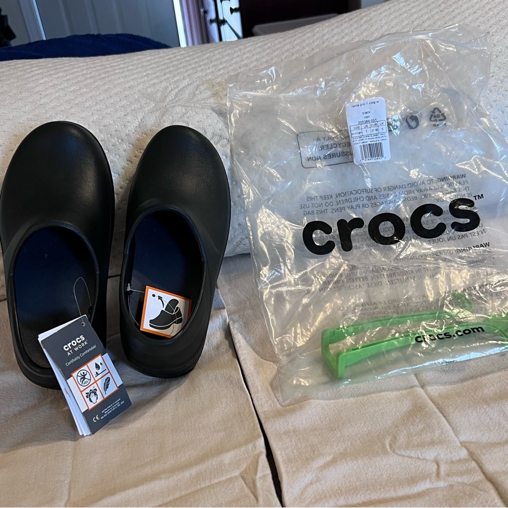 Women’s Black CROCS Neria Pro II Work Clog BNWT - Picture 3 of 8